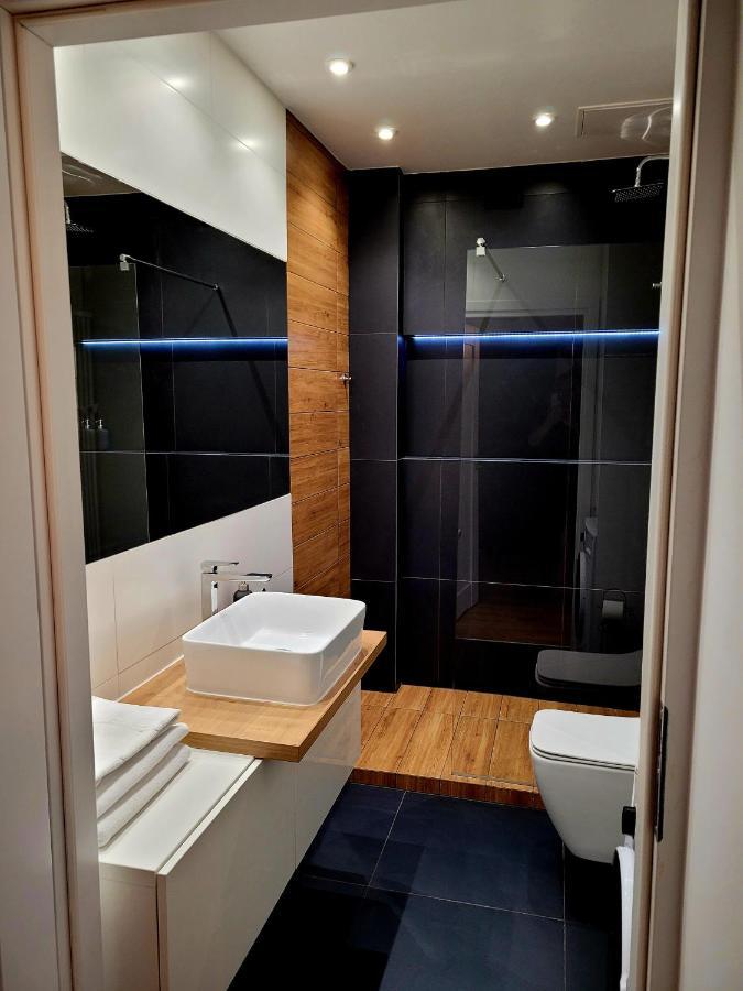 Apartament By The Way Appartement Wrocław Buitenkant foto