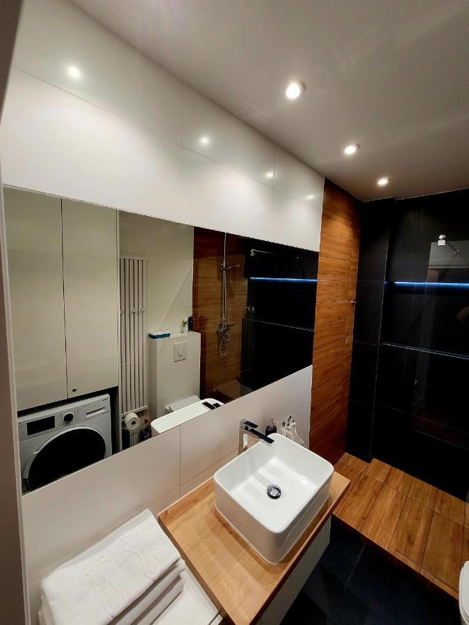 Apartament By The Way Appartement Wrocław Buitenkant foto