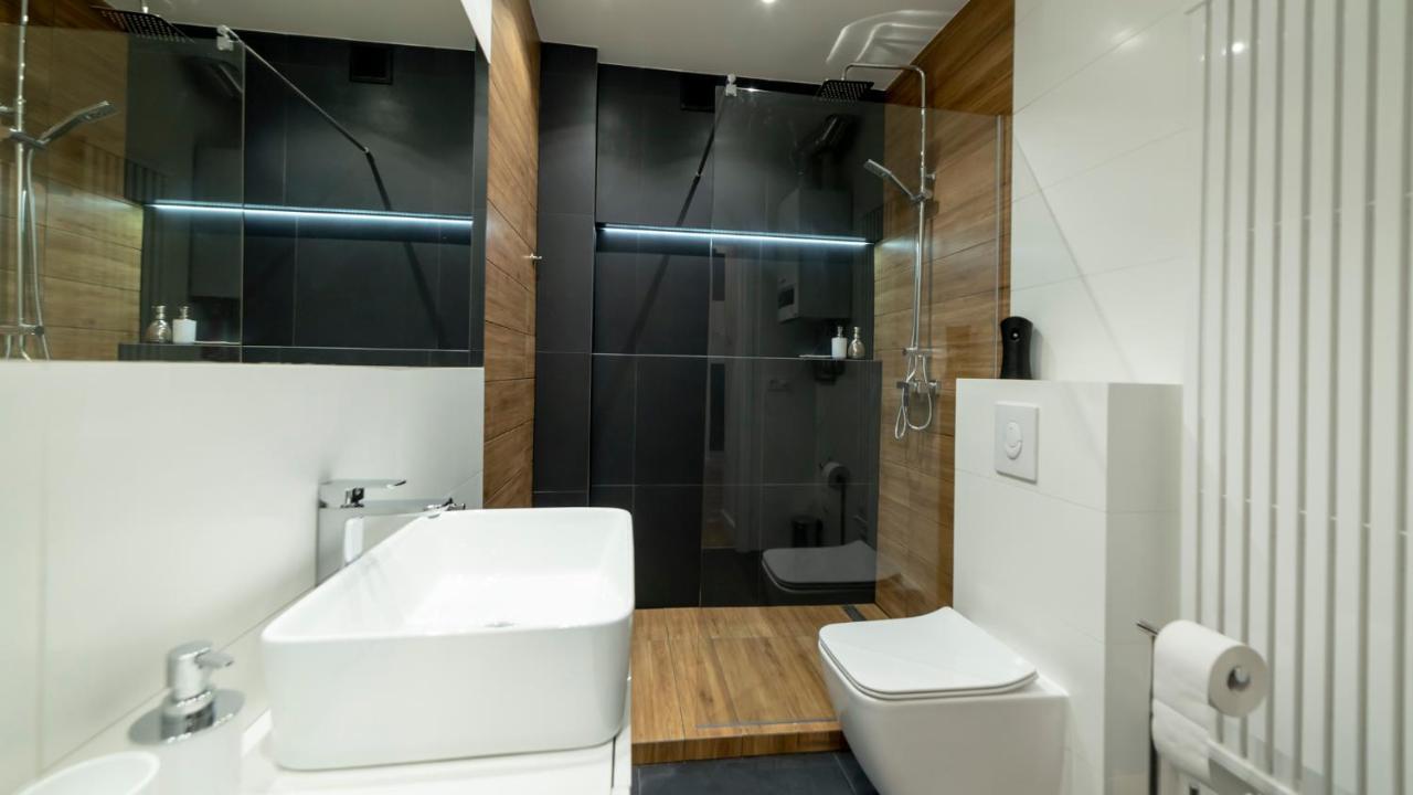 Apartament By The Way Appartement Wrocław Buitenkant foto